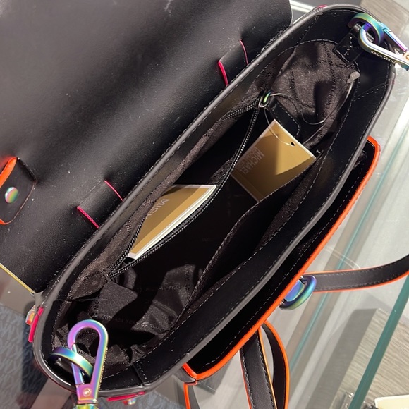 MICHAEL KORS
Manhattan Medium Contrast-Trim Leather Satchel
35H1TNCS8L
Black - Picture 6 of 16